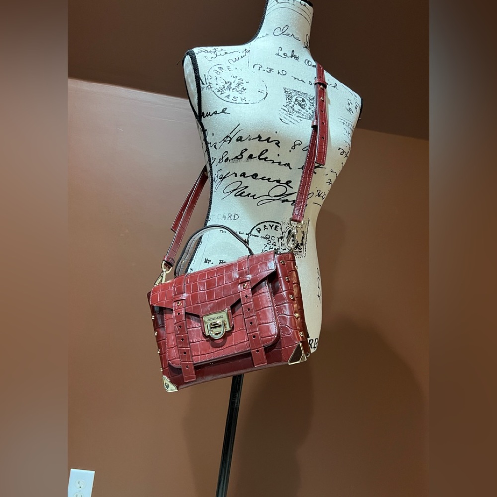 Beautiful bag ,Michael Kors.